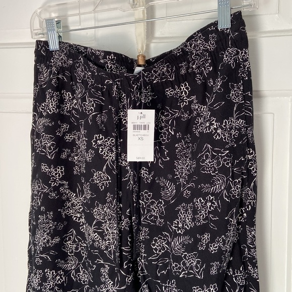 NWT! J Jill Black and white floral joggers - Picture 2 of 6